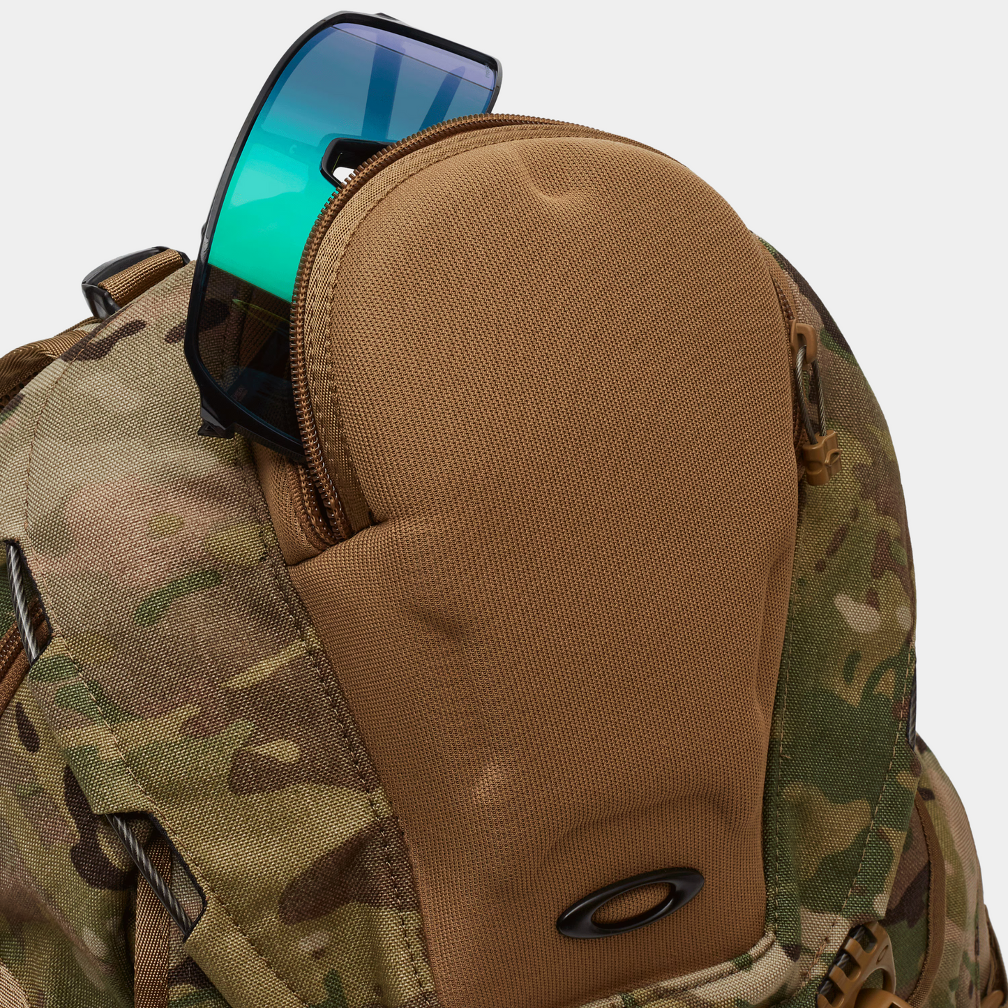 SI Kitchen Sink Oakley Backpack Sunglasses Pocket View